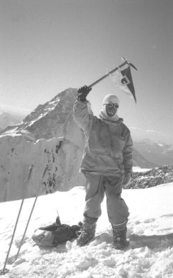 62223384 999653390426044 8316605768090517504 n 250x400 - Istoria muntelui: Broad Peak 1957