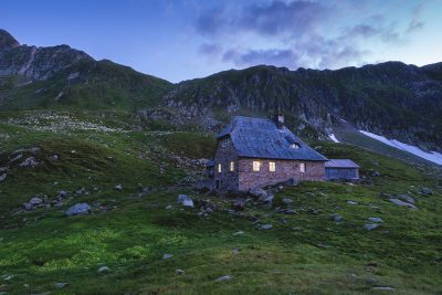 17 400x267 - Muntoman... maimuțoi