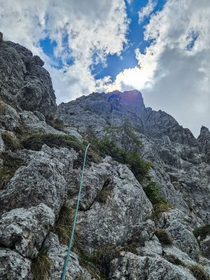 IMG 20260611 WA0065 1 300x400 - Creasta Coarnele Caprei, cățărare &icirc;n Piatra Craiului